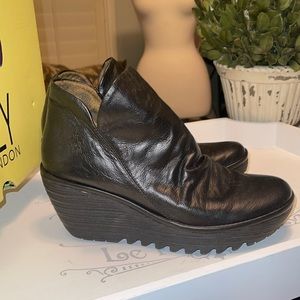 Fly London YIP Black Leather Wedge Ankle Boot Bootie Size 39 8